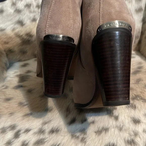 Michael Kors booties - Picture 2 of 4